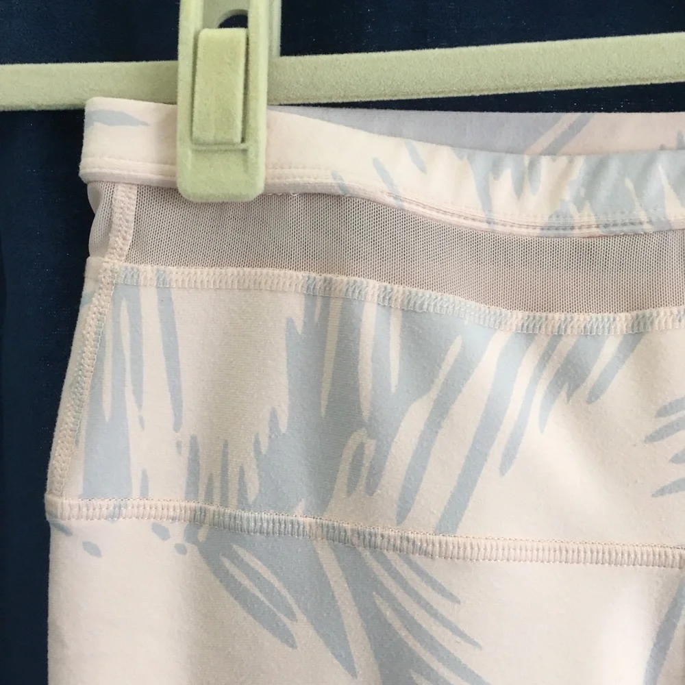 Fabletics | Tropical Print Yoga Pants - Picture 4 of 7